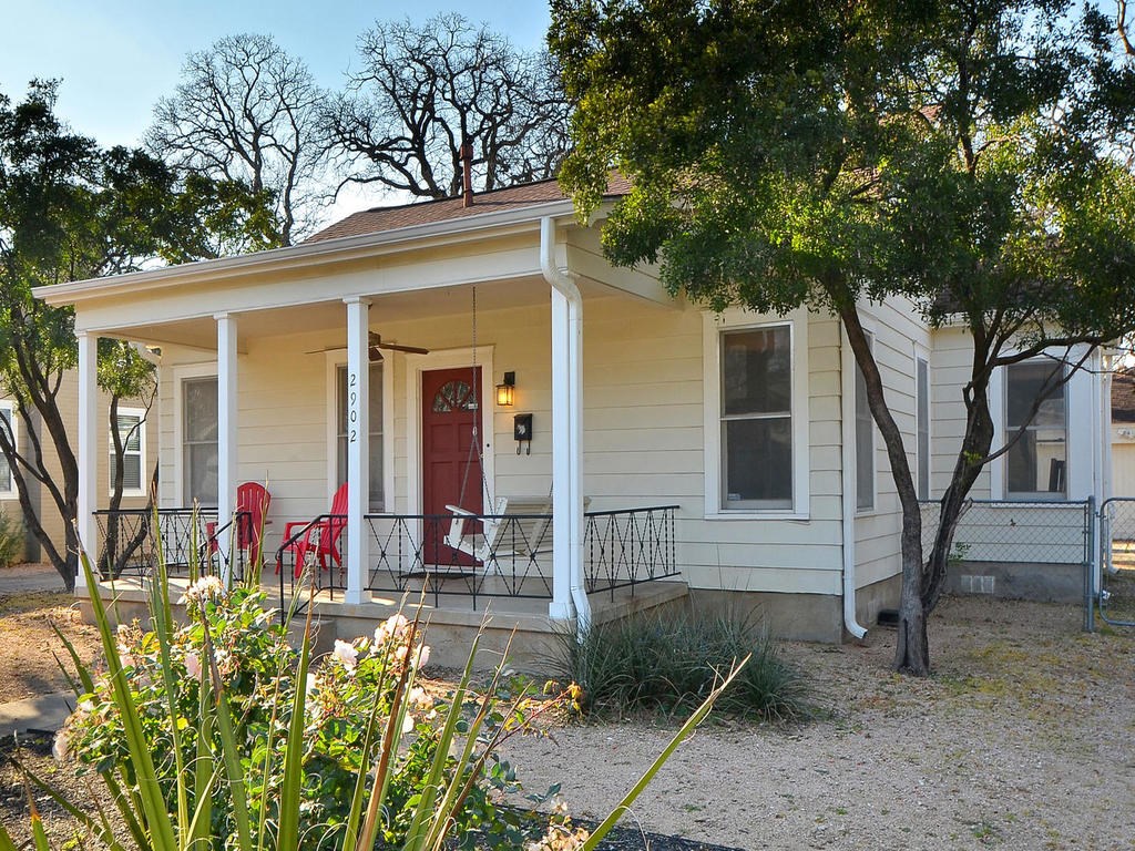 <div class='field-listing-address-1'>2902 French Place</div>